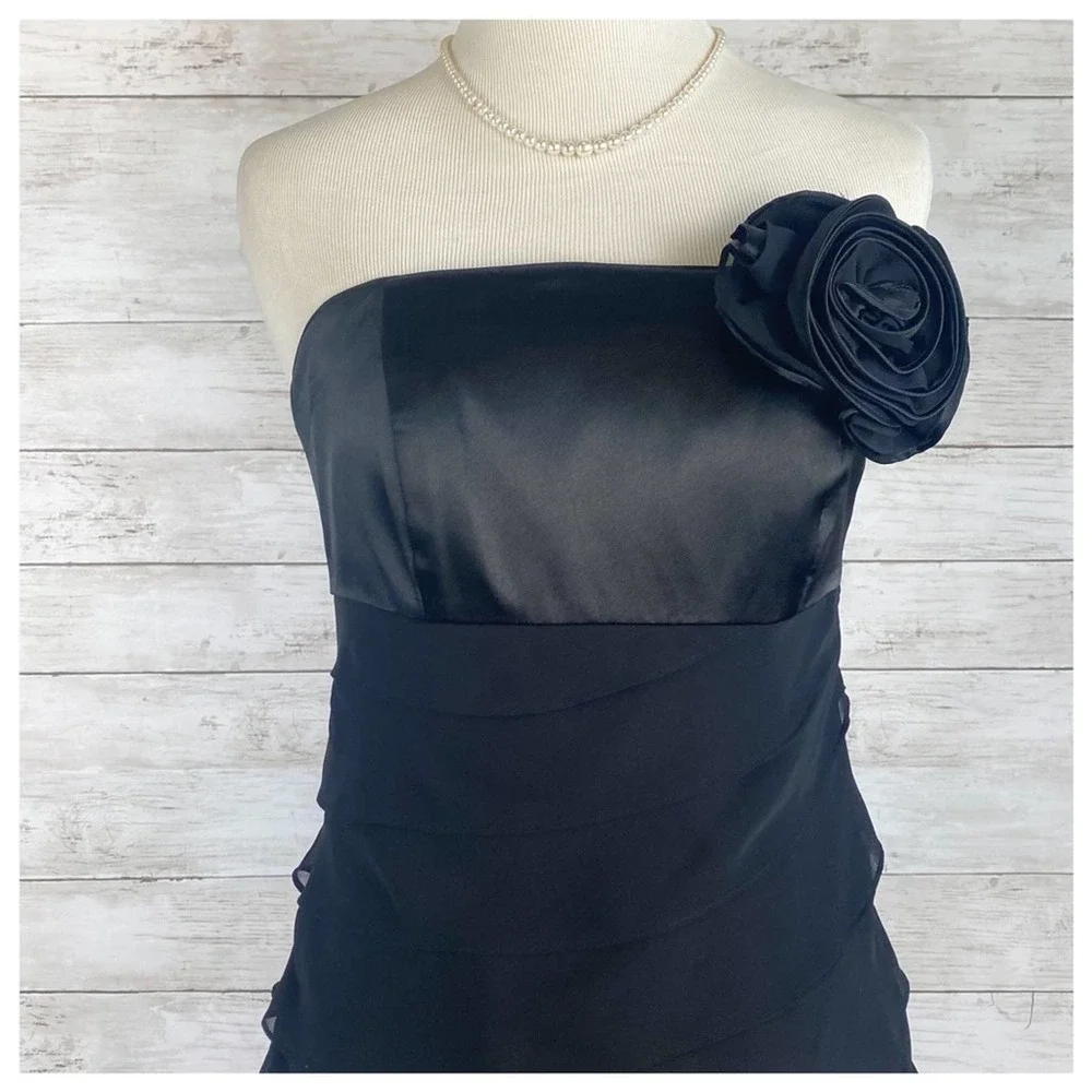 **TAKING DOWN** White House Black Market Big Flower Waterfall Dress - Picture 10 of 10